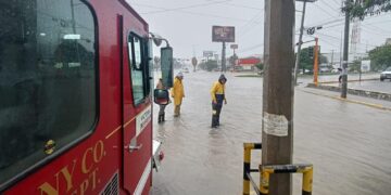Inundado y peligroso crucero Sulaimán-Hombres Ilustres en Cd. Victoria