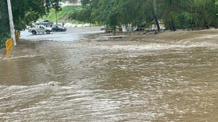 Cierran paso en tres vados del río San Marcos por fuertes escurrimientos en el sector suroeste de Victoria