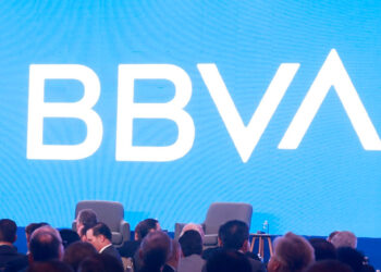 Falla tecnológica deja sin servicio a millones de clientes BBVA