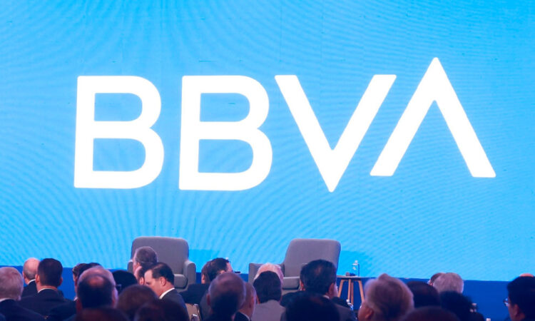 Falla tecnológica deja sin servicio a millones de clientes BBVA