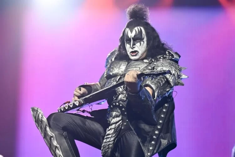 Gene Simmons, líder de Kiss, hospitalizado tras chocar en Malibú