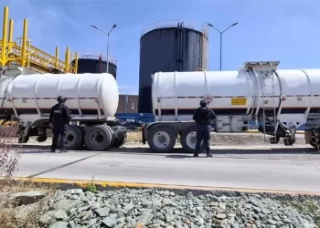 Aseguran 1.6 millones de litros de huachicol en Guanajuato