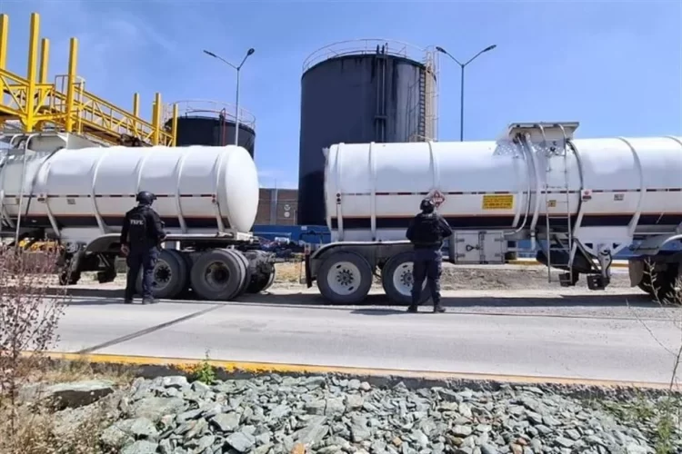 Aseguran 1.6 millones de litros de huachicol en Guanajuato