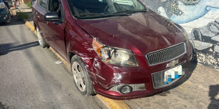 Atropella a tres y choca al intentar escapar