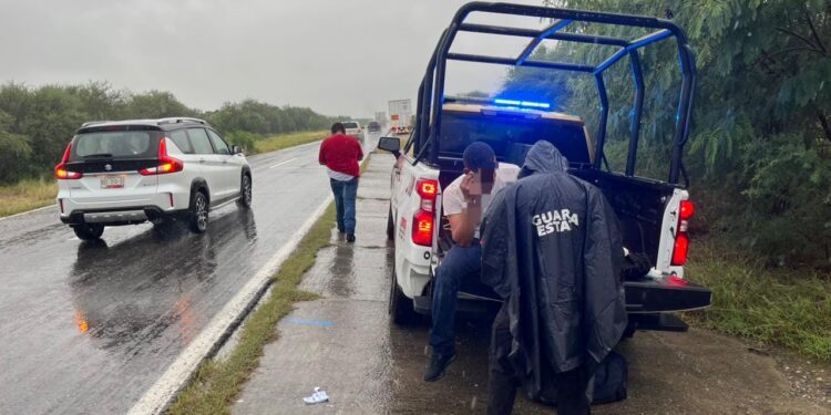 Cae tráiler al río Pilón en la carretera Victoria-Matamoros, tramo Jiménez