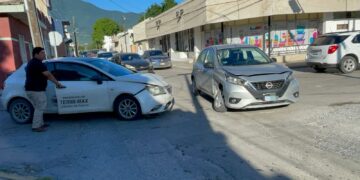 Paso de alto causa accidente en el 21 Juárez