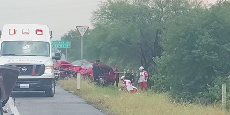 Mueren cinco personas en accidente carretero