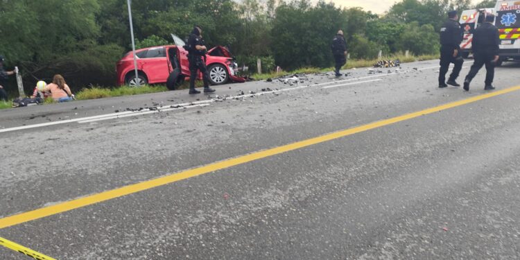 Mueren cinco personas en accidente carretero