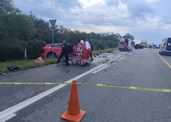 Mueren cinco personas en accidente carretero