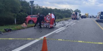Mueren cinco personas en accidente carretero
