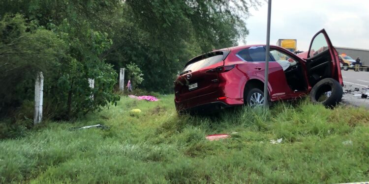 Mueren cinco personas en accidente carretero