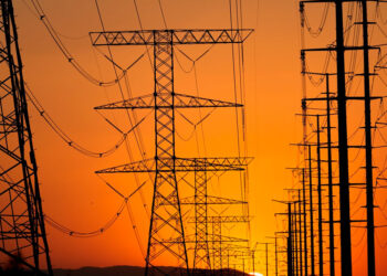 Expertos alertan sobre expansión del monopolio de CFE