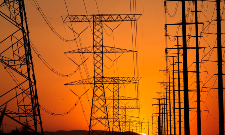 Expertos alertan sobre expansión del monopolio de CFE