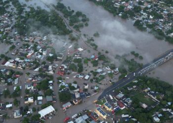 Lluvias han causado 64 muertos y 65 desaparecidos en cinco estados del país