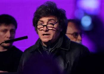 Encuesta: Milei enfrenta desaprobación récord antes de elecciones