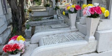 Fumigan panteones de Victoria previo a visitas por el “Día de Muertos”