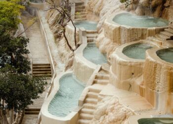 El paraíso turquesa de Hidalgo: la ruta definitiva en auto desde CDMX a las Grutas de Tolantongo