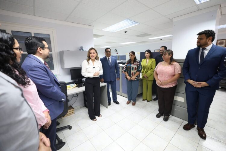 Entabla Tania Contreras contacto con trabajadores del Poder Judicial