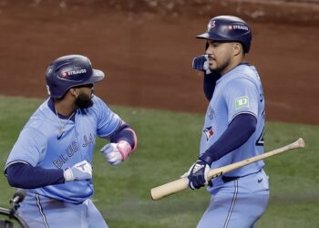 Toronto Blue Jays despiertan y golean a Seattle en playoffs