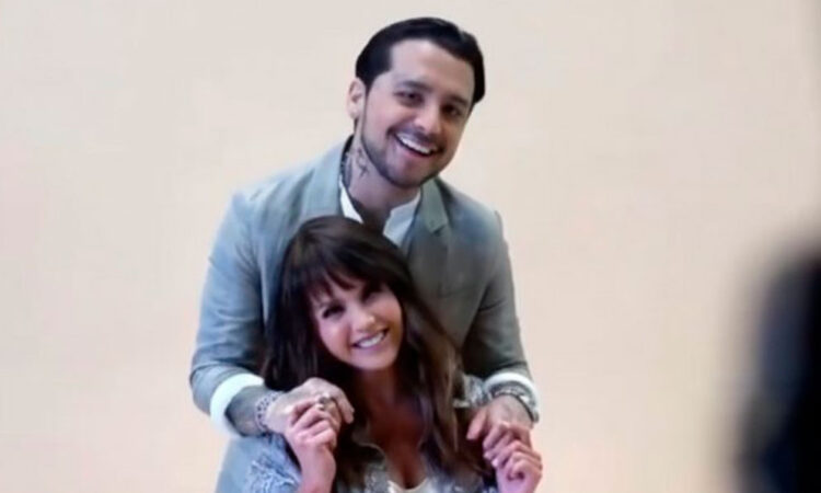 Christian Nodal y Lucero dividen a sus fans con aparición especial