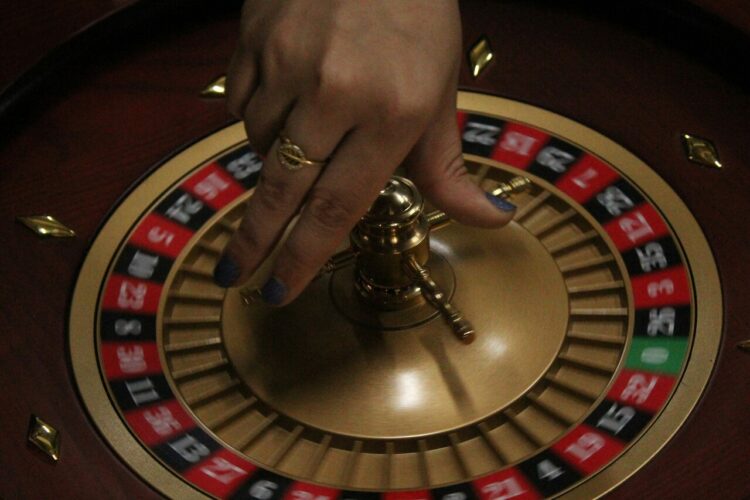 ¿Cómo debe cambiar la mentalidad de un jugador de ruleta tradicional cuando da el salto al mundo online?