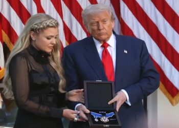 Trump entrega la Medalla de la Libertad a Charlie Kirk