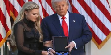 Trump entrega la Medalla de la Libertad a Charlie Kirk