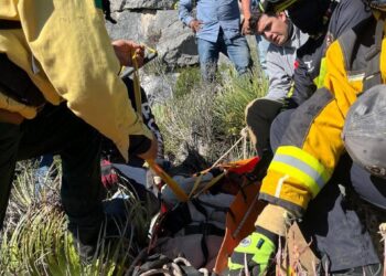 Rescatan a pastor en la sierra de Bustamante