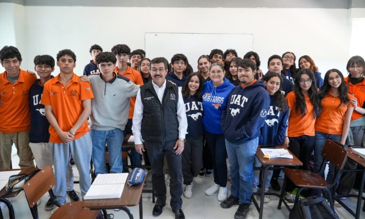 Constató rector Dámaso Anaya avances académicos de la Preparatoria 3 UAT