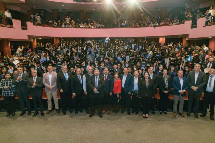 Exhortan a graduados de la Universidad Politécnica impulsar desarrollo de Tamaulipas con su talento