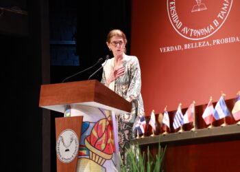 La Dra. Annie Pardo de la UNAM dicta conferencia magistral en Campus Tampico de la UAT