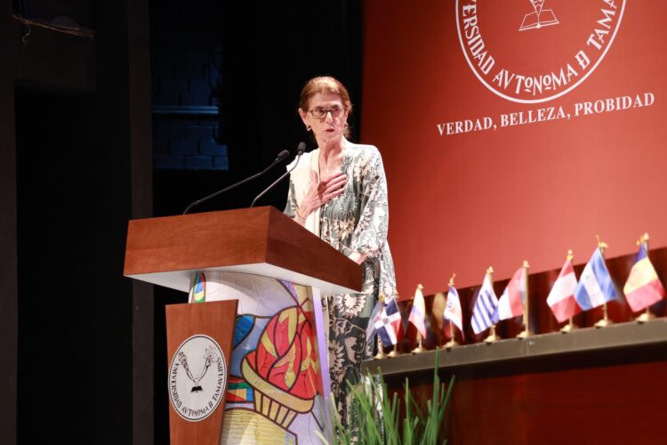 La Dra. Annie Pardo de la UNAM dicta conferencia magistral en Campus Tampico de la UAT