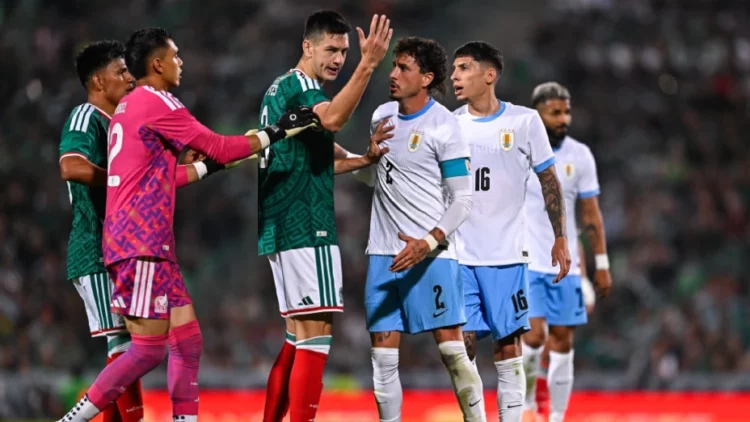 Rudo partido amistoso entre México y Uruguay termina 0-0 en Torreón