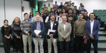 Expertos en economía imparten ciclo de conferencias en Facultad de Comercio de la UAT