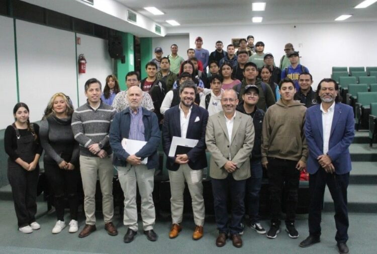 Expertos en economía imparten ciclo de conferencias en Facultad de Comercio de la UAT