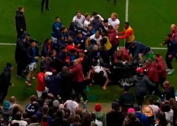 Batalla campal casi al final del amistoso entre Estados Unidos y Paraguay que cerró 2-1