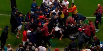 Batalla campal casi al final del amistoso entre Estados Unidos y Paraguay que cerró 2-1