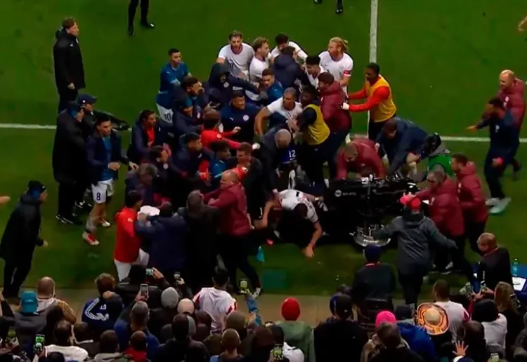 Batalla campal casi al final del amistoso entre Estados Unidos y Paraguay que cerró 2-1