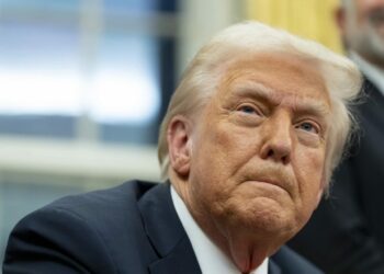 Trump firma ley que obliga a divulgar todos los archivos del caso Epstein