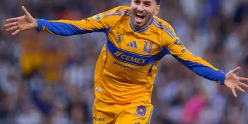 Monterrey y Tigres empatan 1-1 en juego de expulsiones