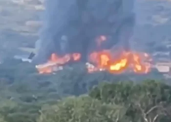 Tren que transportaba combustible se descarrila y genera explosión en Hidalgo