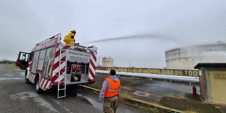 Realizan simulacro Pemex y PC