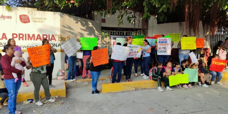 Cierran otra escuela por falta de maestros