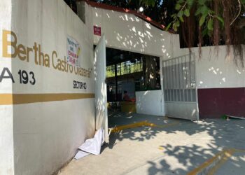 Reabren escuela, les asignan maestro