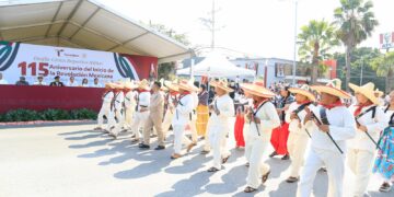 Desfilan en Cd. Victoria miles de jóvenes en el 115 aniversario de la Revolución Mexicana