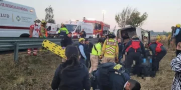 Vuelca autobús de turismo en carretera hay 7 muertos y 20 heridos