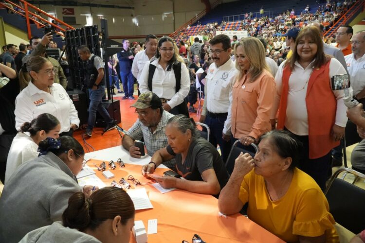 “Lentes con Corazón” reafirma vocación humanista de la UAT con jornada de donación
