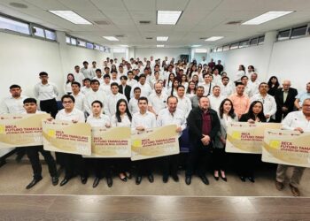 Entrega el ITABEC 456 becas en la Universidad Politécnica Victoria