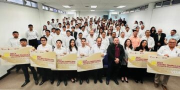 Entrega el ITABEC 456 becas en la Universidad Politécnica Victoria