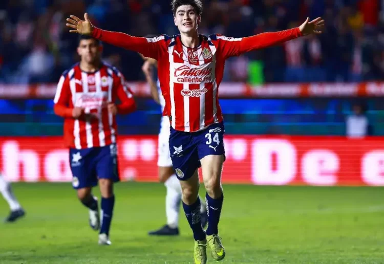 La Hormiga González pica y Chivas se lleva los tres puntos